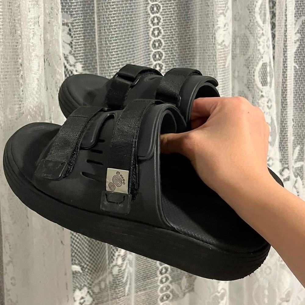 Suicoke Urich Sandals in Black